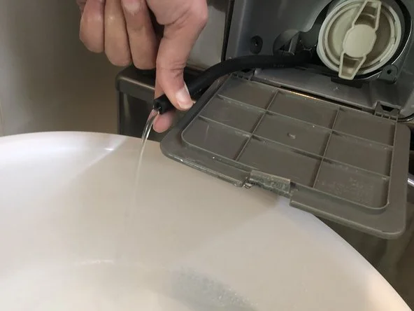 Qué revisar cuando mi lavadora no bota el agua.